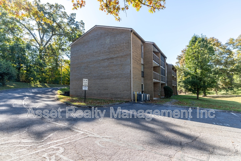 Knoxville Condo: 407 Canberra Drive - 407