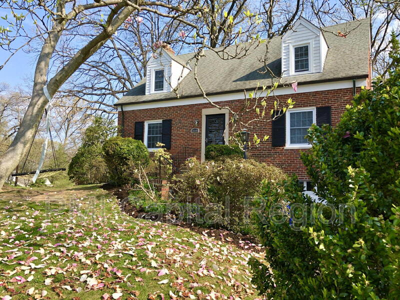 Silver Spring House: 10305 Ridgemoor Dr