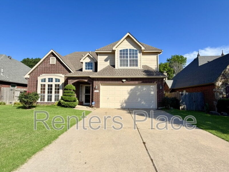 Broken Arrow House: 1012 South Desert Palm Avenue