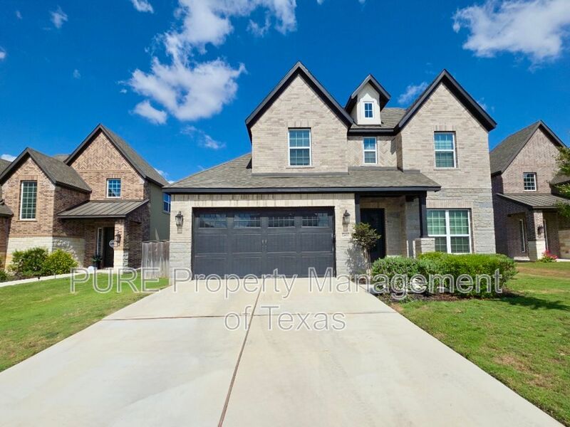 Manor House: 17400 Howdy Way