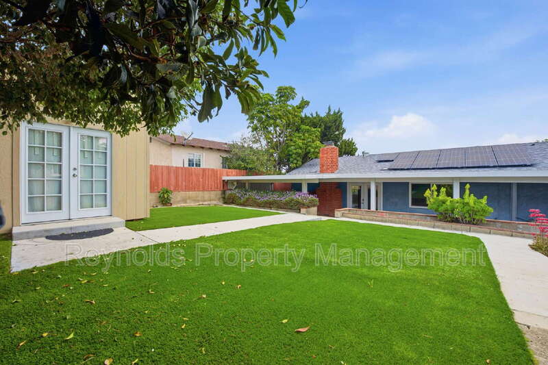 Santee House: 9002 Watson Pl