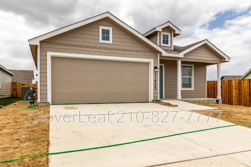 San Antonio House: 11923 Sand Wedge Way