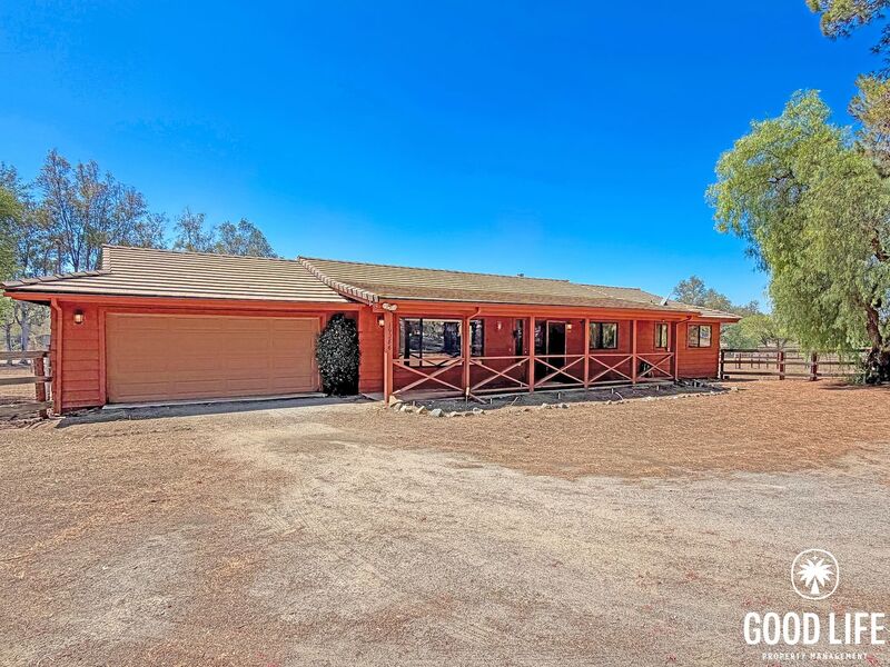Valley Center House: 19286 Paradise Mountain Rd