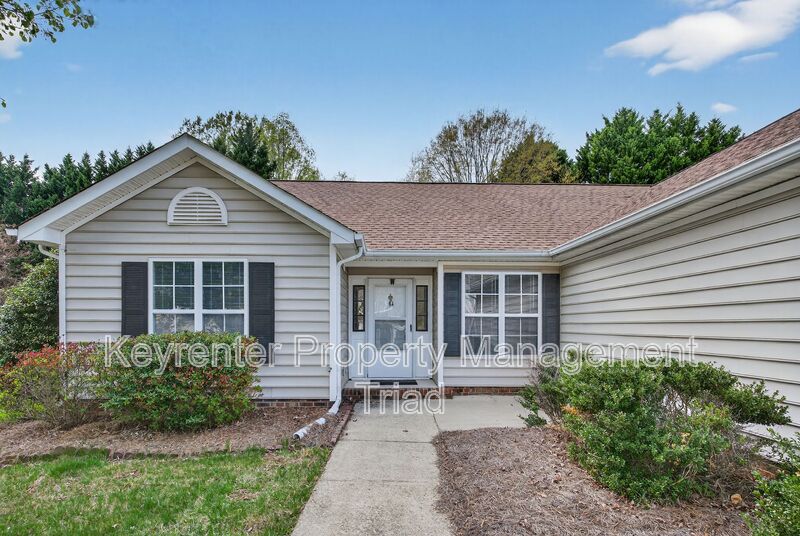 Greensboro House: 10 Manor Ridge Court