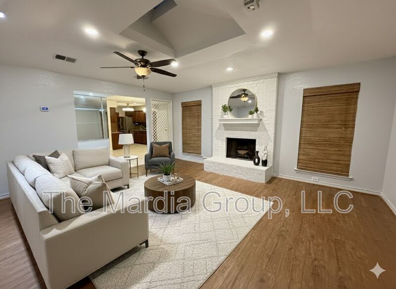 Carrollton House: 2704 Mills Trce