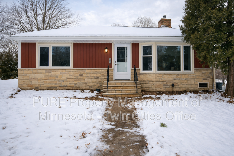 Lindstrom House: 30630 Broadway St