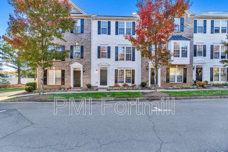 Charlotte Townhome: 15744 Kensington Palace Lane