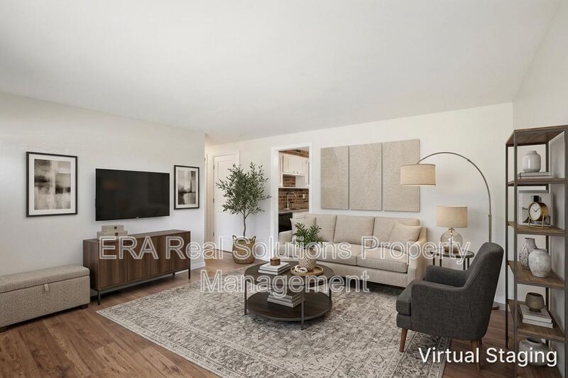 Columbus House: 5106 Harbor Blvd