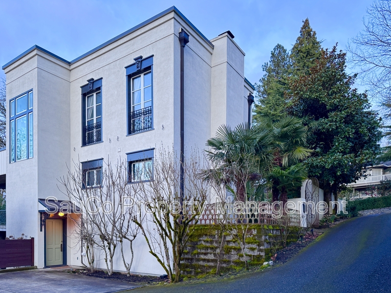 Portland House: 1980 Southwest Terrace Drive