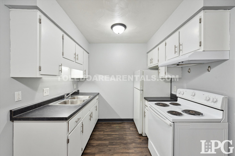 Toledo Condo: 6018 Secor Rd