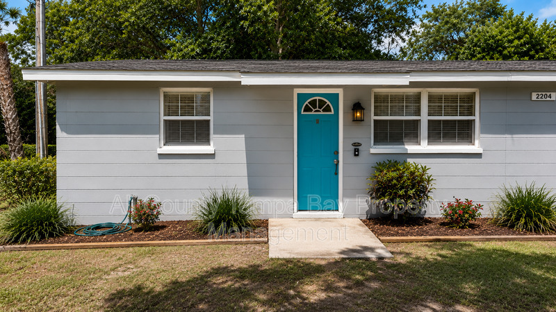 Lutz Condo: 2204 Irene St