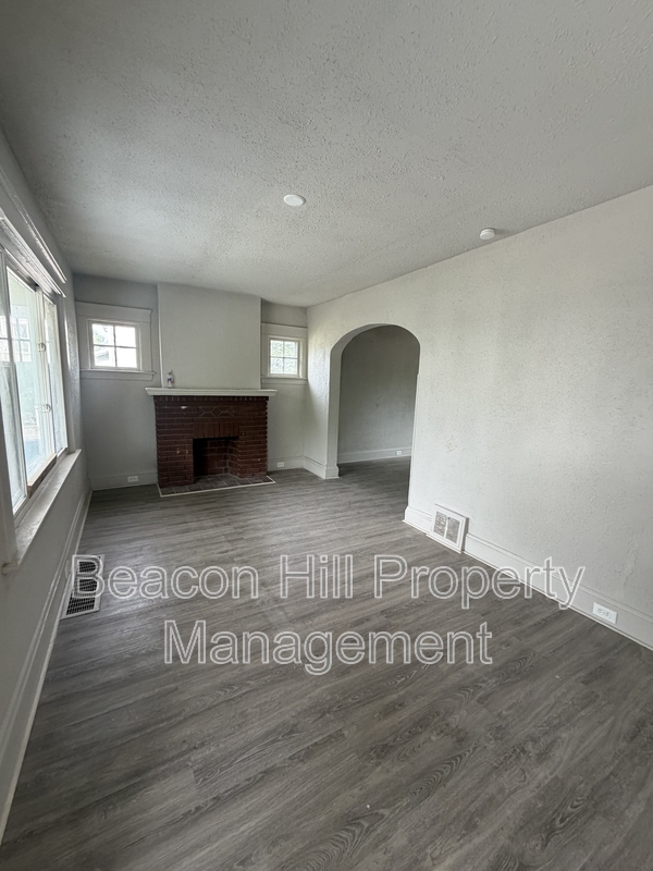 Cleveland House: 12609 Dove Avenue