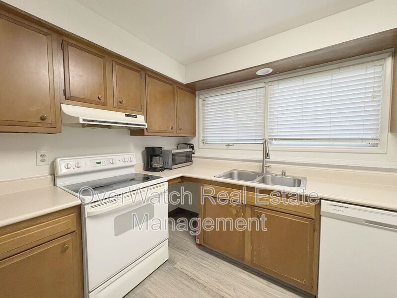 Anchorage House: 3031 W 30th Ave