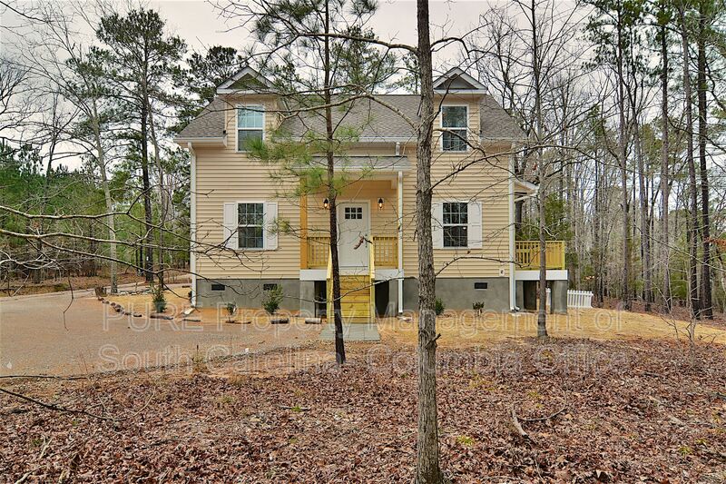 Lexington House: 855 Foxden Rd