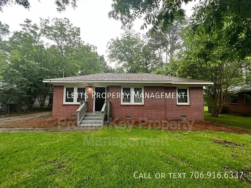 Columbus House: 2022 Reese Rd