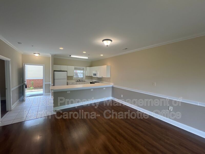 Charlotte Condo: 8913 Meadow Vista Road
