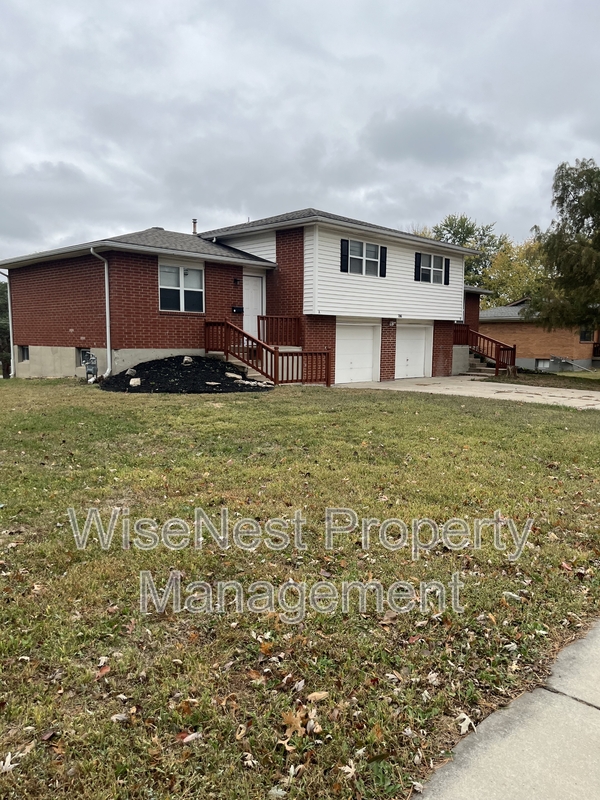 Lee's Summit Condo: 706 Northeast Orchard Street - B