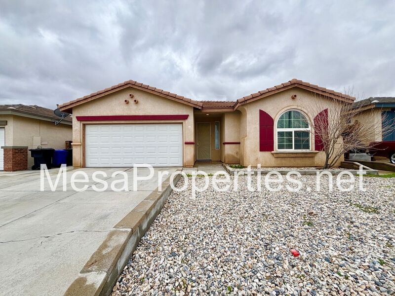Victorville House: 12261 Luna Rd.