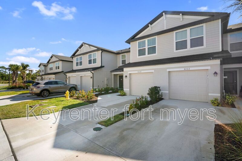 NORTH FORT MYERS House: 4224 CATERINA CT