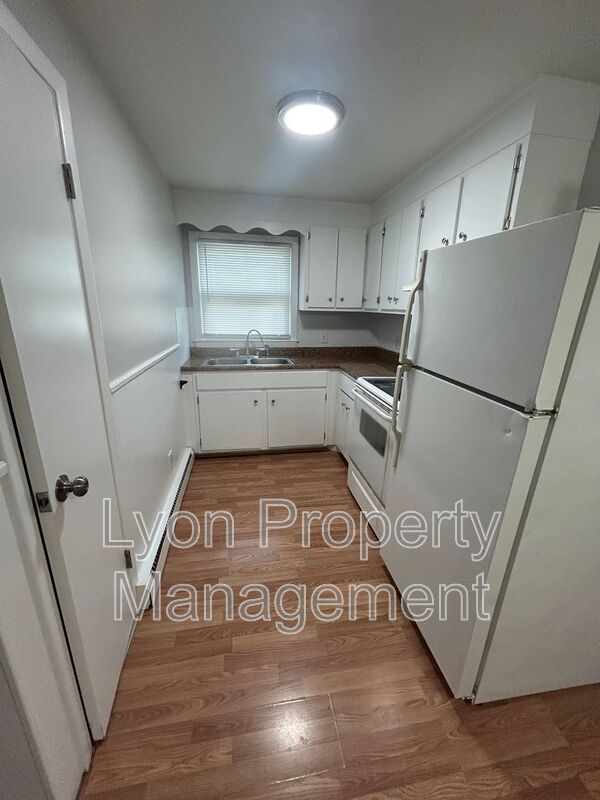 Cranston Condo: 45 Marlborough St