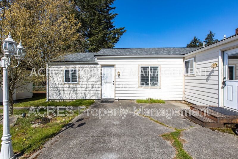 Shoreline House: 15515 Stone Ave N