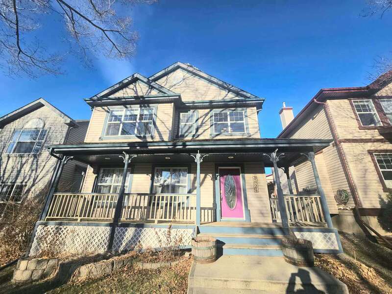 Edmonton House: 1824 Tufford Way NW