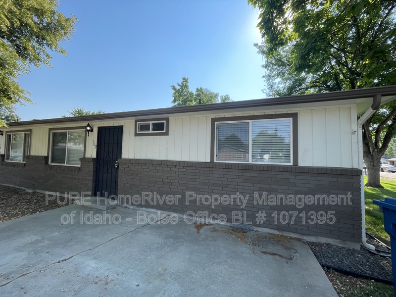 Caldwell Townhome: 102 N Homedale Ave