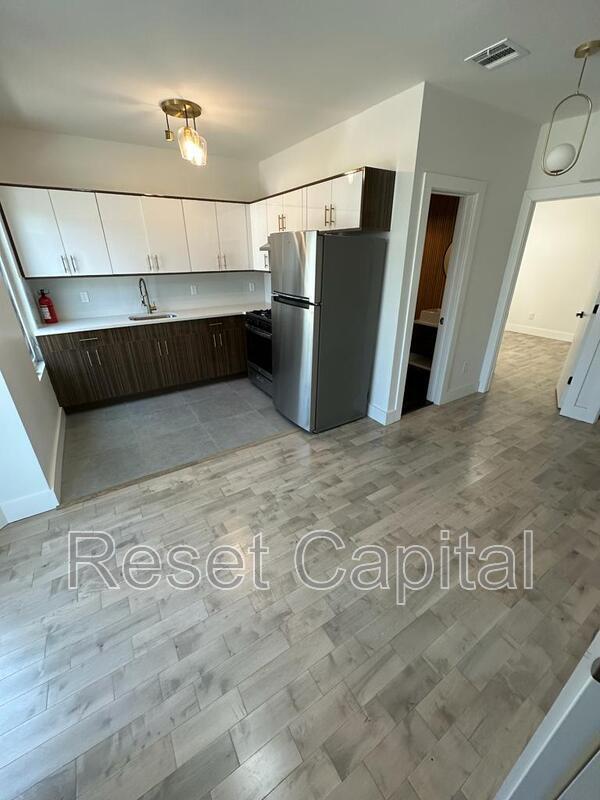 Kearny Townhome: 40 Johnston Avenue
