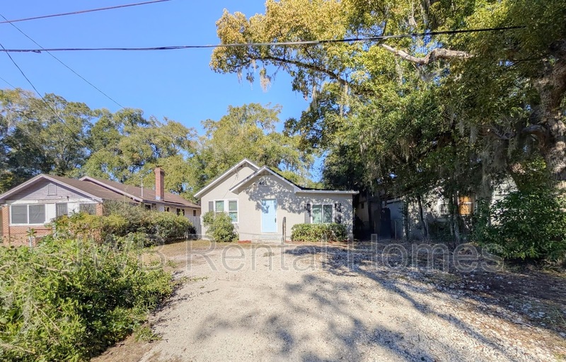 Jacksonville House: 461 58th St W