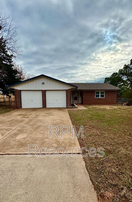 Mustang House: 440 E Carson Ln