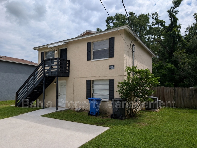Tampa House: 3307 N 77th St