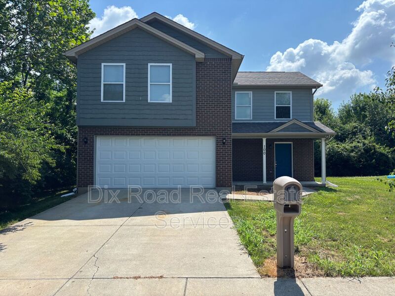 Monroe House: 100 Kaitlin Way