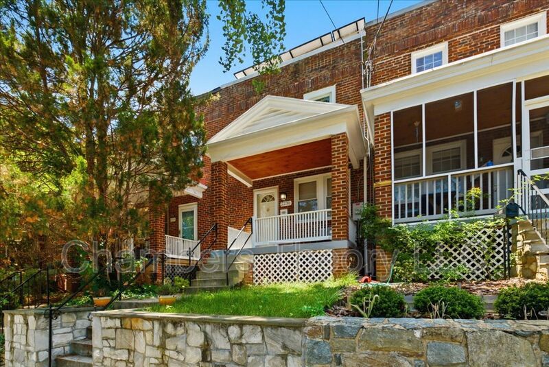 Washington House: 2230 Observatory PL NW
