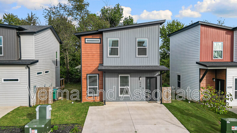 Bentonville House: 620 Pacific Ave