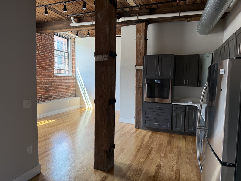 Jefferson Condo: 1665 Main St Unit C101