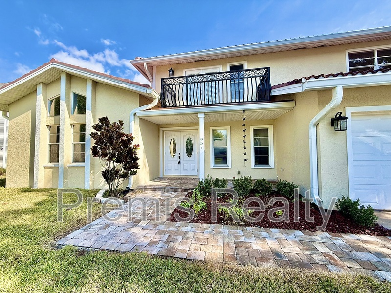 Dunedin House: 957 Weathersfield Drive