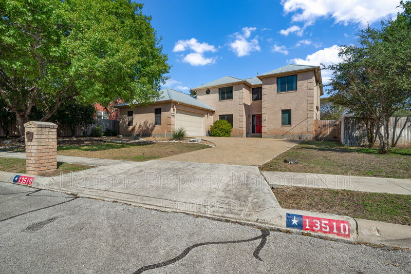 Universal City House: 13510 Mount Olympus