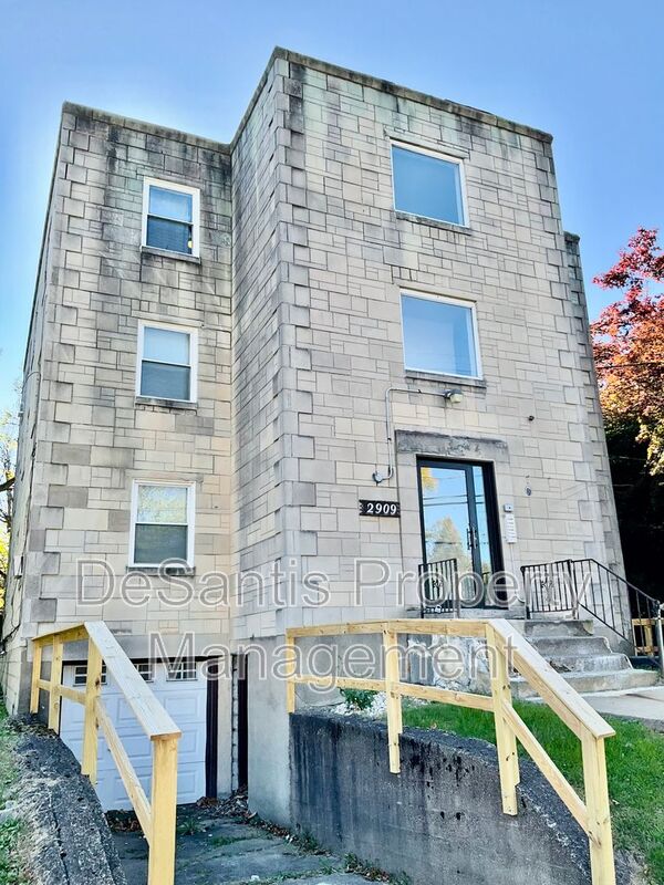 Pittsburgh Condo: 2901 Chartiers Avenue