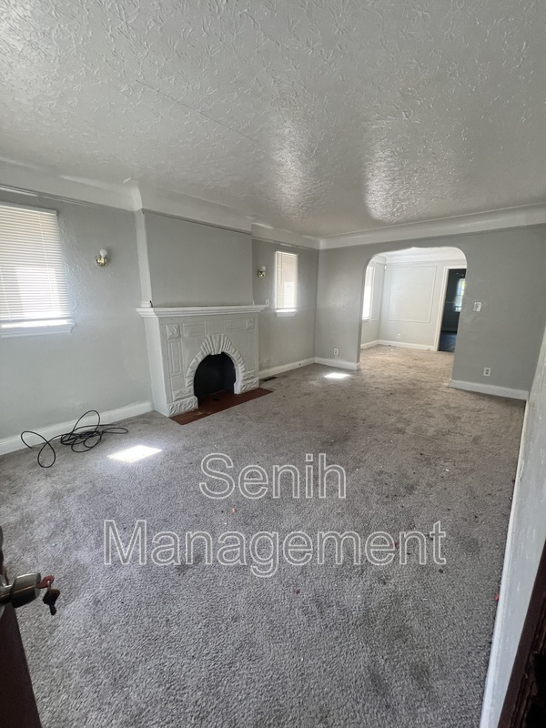 Detroit House: 4627 Bedford