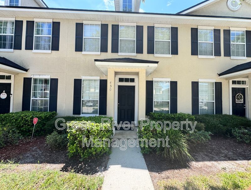 Orange Park House: 450 Sherwood Oaks Drive