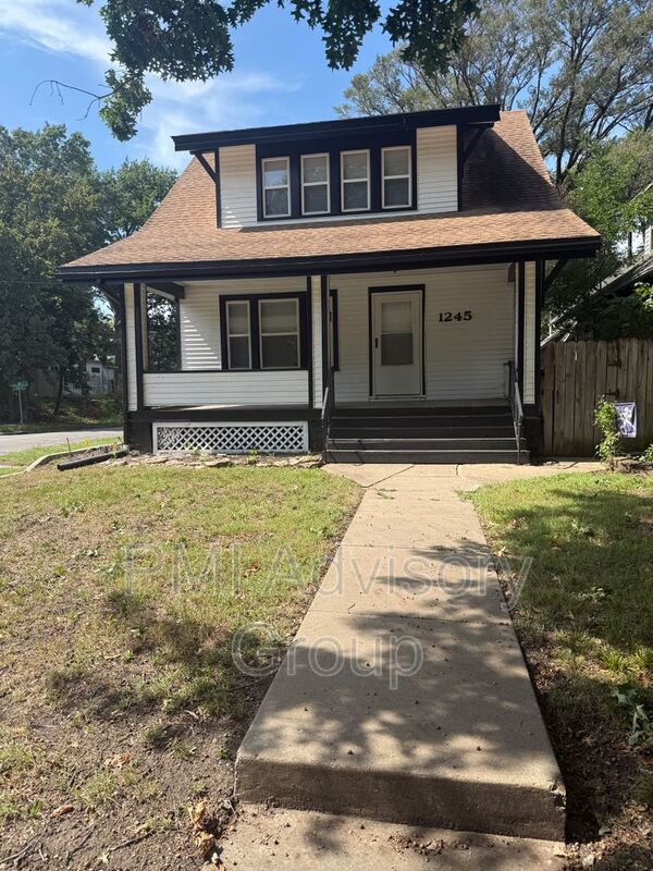 Topeka House: 1245 Southwest Boswell Avenue
