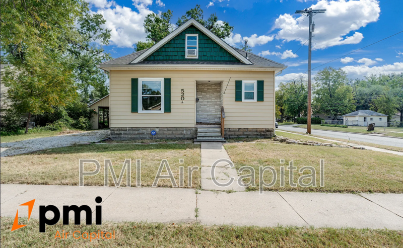 Newton House: 520 Old Main Street