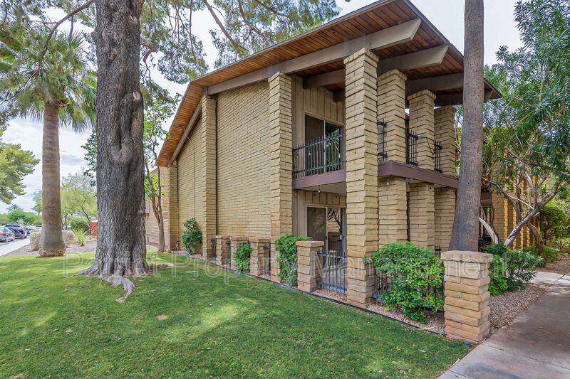 Scottsdale House: 6925 E 4th St