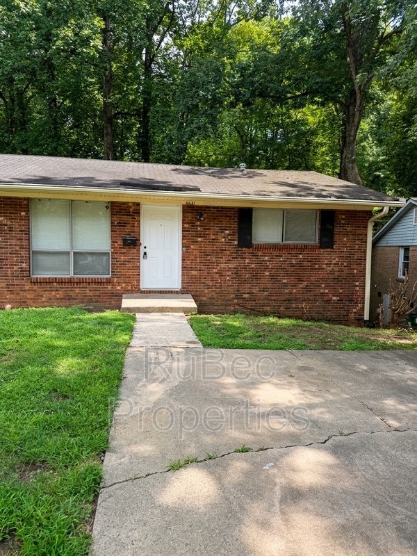 Charlotte House: 4641 Highlake Drive