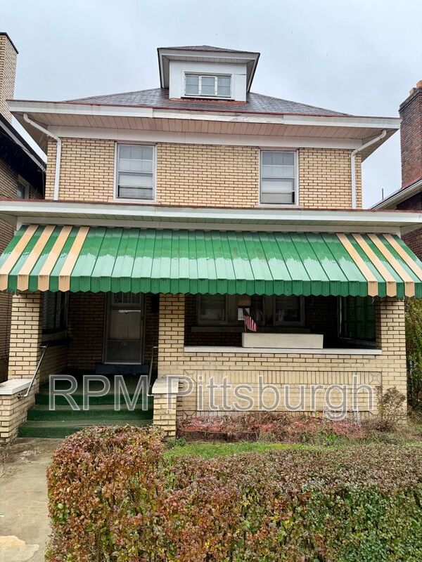 McKees Rocks House: 1011 2nd St