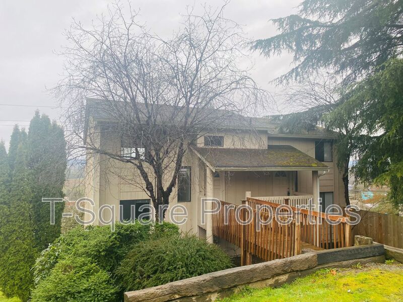 Everett House: 5209 S 4th Ave