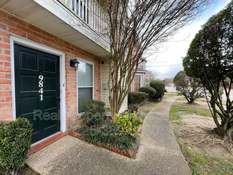Baton Rouge Townhome: 9841 Siegen Ln.