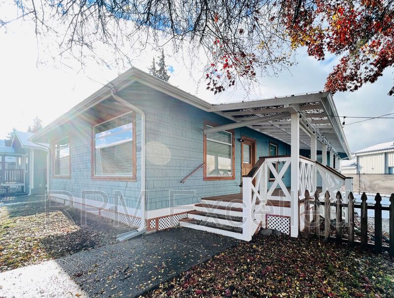 Sumner House: 1528 Steele Ave