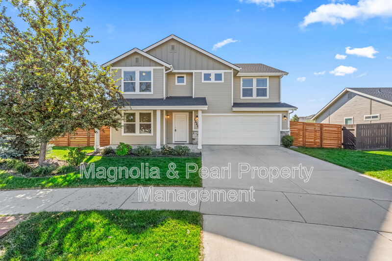 Star House: 12227 West Kempshire Drive