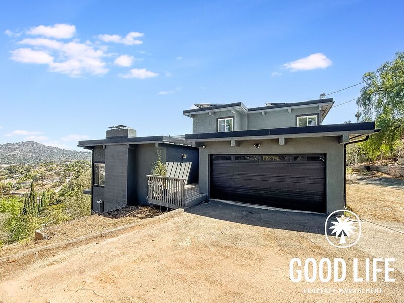 Spring Valley House: 9400 Crest Dr
